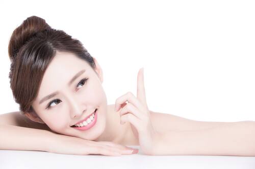 お顔の脂肪吸引!二重アゴ、ホホなど気になる部分の脂肪を除去